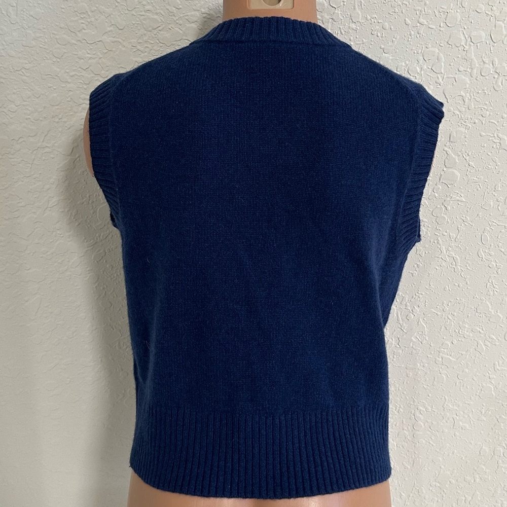 Everlane The Cashmere Vest - Picture 5 of 11